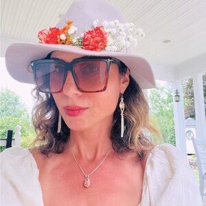 Meet your Posher, Posh